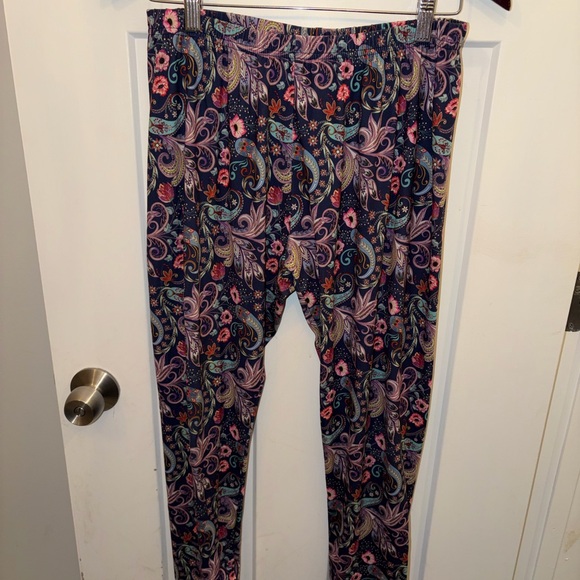 NorthStyle Pants - NorthStyle Multicolor Paisley Leggings